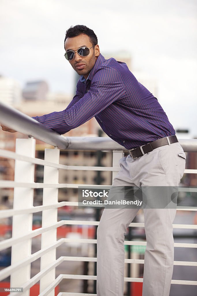 Hombre joven atractivo - Foto de stock de A la moda libre de derechos