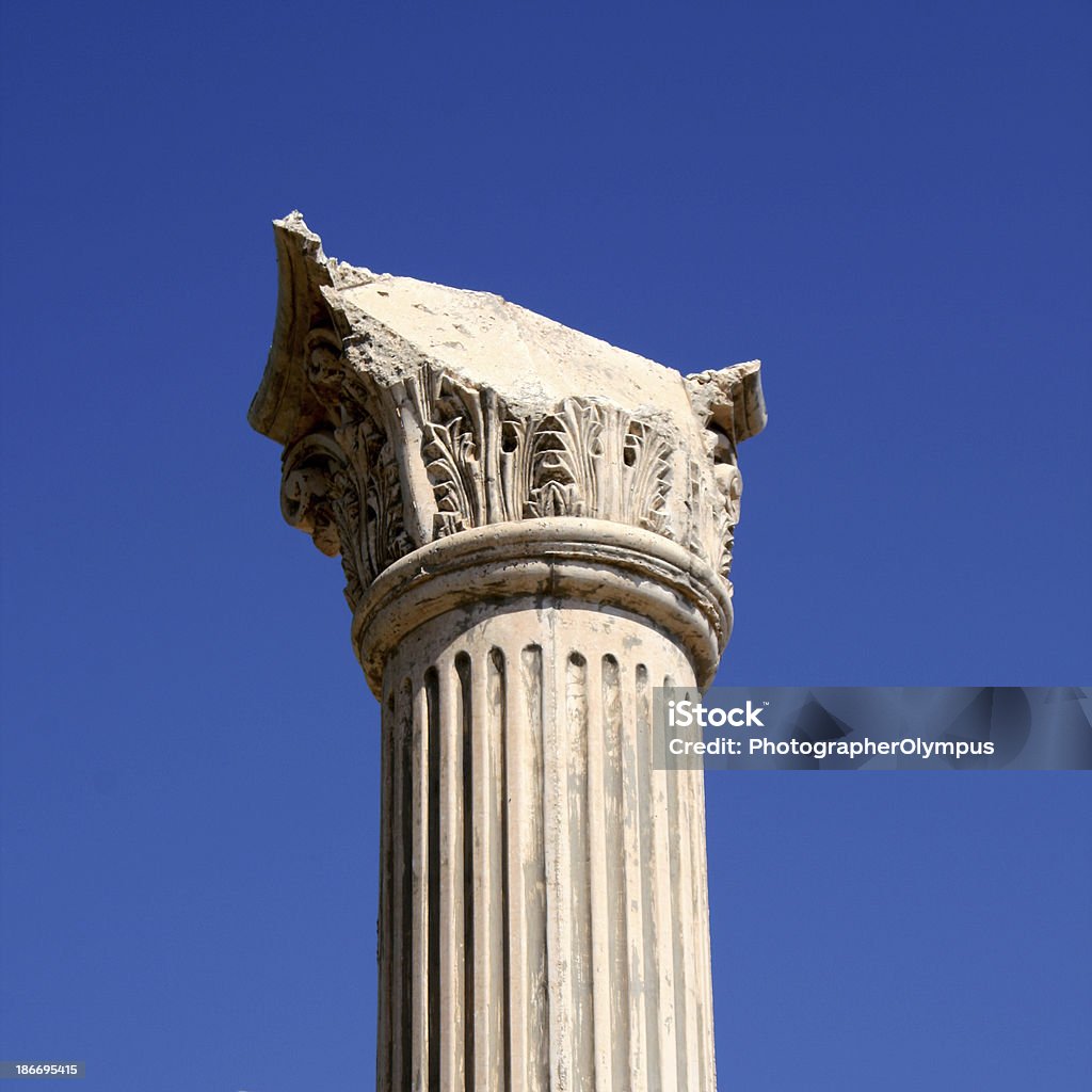 Broken column - Foto stock royalty-free di Architettura