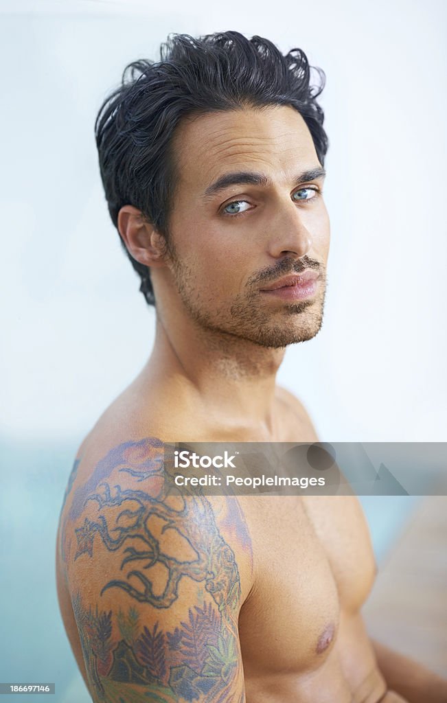 Fabuloso guy con tatuaje - Foto de stock de 30-34 años libre de derechos
