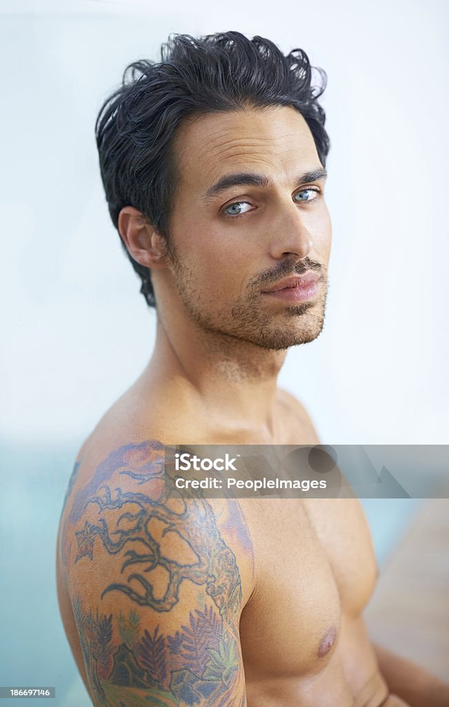 Superbe guy avec Tatouage - Photo de 30-34 ans libre de droits