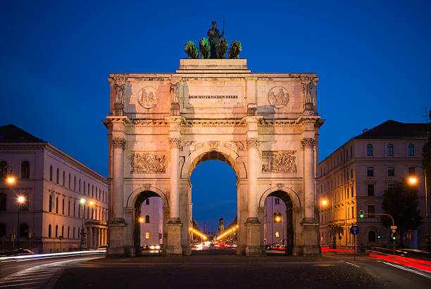 istock Siegestor triumphal arch in Munich, Germany at night 186697244