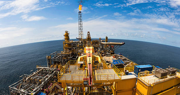 fpso oil rig - floating oil production platform foto e immagini stock