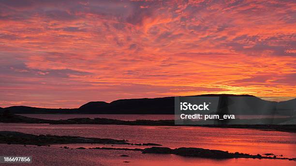 Photo libre de droit de Coucher De Soleil Sur La Côte banque d'images et plus d'images libres de droit de Beauté - Beauté, Beauté de la nature, Caractéristiques côtières