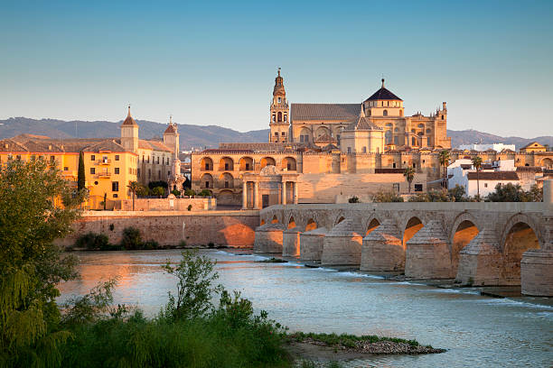 mezquita 大聖堂、コルドバ、スペイン - la mezquita cathedral ストックフォトと画像