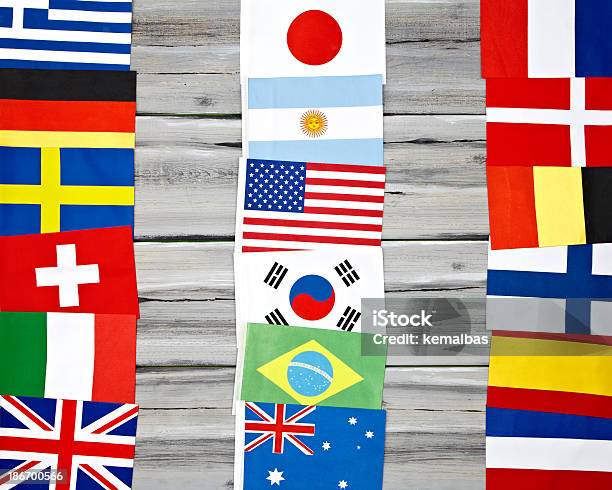 International Flags 木製の背景にしています - アイデアのストックフォトや画像を多数ご用意 - アイデア, アルゼンチン国旗, イギリス国旗