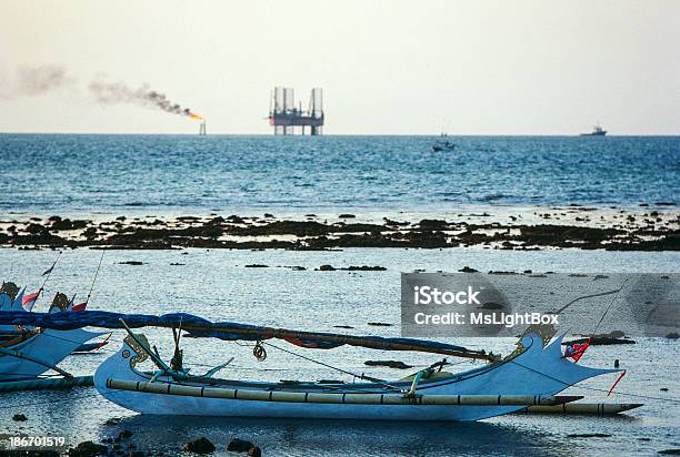 Industria Petrolífera Foto de stock y más banco de imágenes de Aire libre - Aire libre, Barco pesquero, Combustible fósil