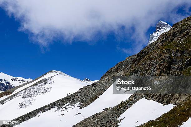 Escursionisti Su Sentieri Rocciosi Xxxl - Fotografie stock e altre immagini di Alpi - Alpi, Alpi Pennine, Alpi svizzere