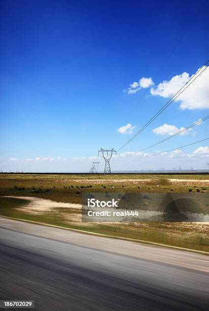 Torre De Altatensão - Fotografias de stock e mais imagens de Acessibilidade - Acessibilidade, Ajardinado, Alfalto