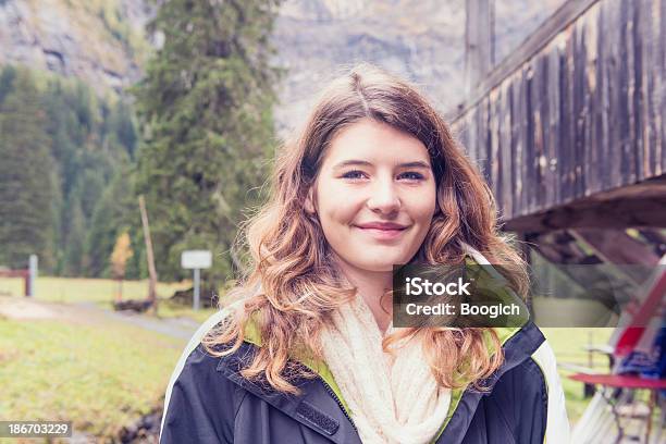 Menina Nos Alpes Suíços - Fotografias de stock e mais imagens de Europa - Locais geográficos - Europa - Locais geográficos, Gente comum, Retrato