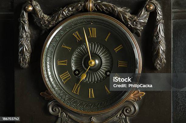 19 Th Century Esfera De Reloj Foto de stock y más banco de imágenes de Tiempo - Tiempo, Bronce - Aleación, Color negro