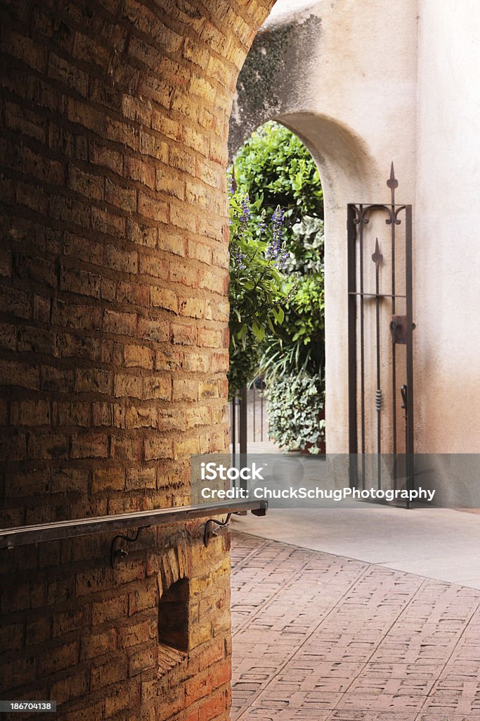 Archi Courtyard Porta del corridoio - Foto stock royalty-free di Arco - Architettura