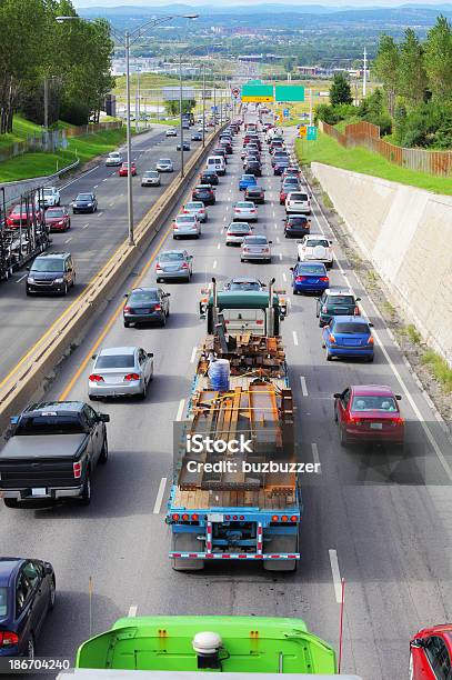 トラック高速道路の交通渋滞 - ケベック市のストックフォトや画像を多数ご用意 - ケベック市, 交通量, 渋滞