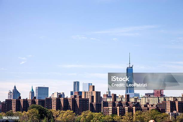 Torre Della Libertà E Il Centro Di Visto Dal Fiume East - Fotografie stock e altre immagini di New York - Città