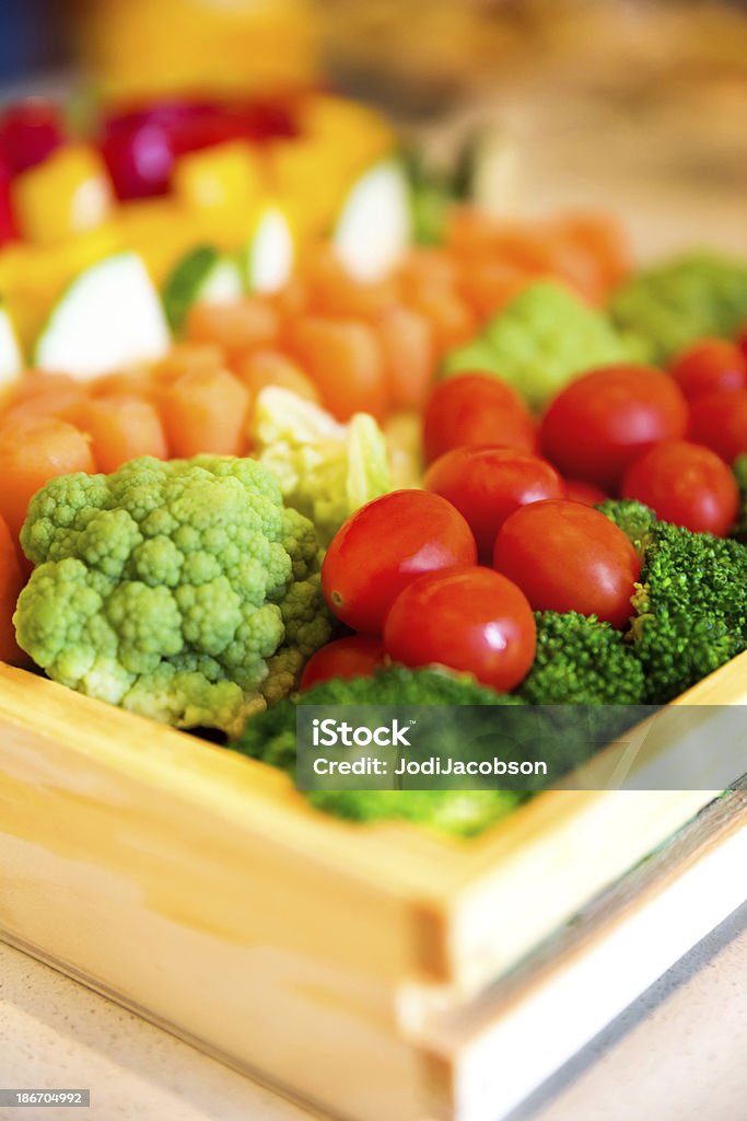 Bandeja de vegetales frescos. - Foto de stock de Alimento libre de derechos