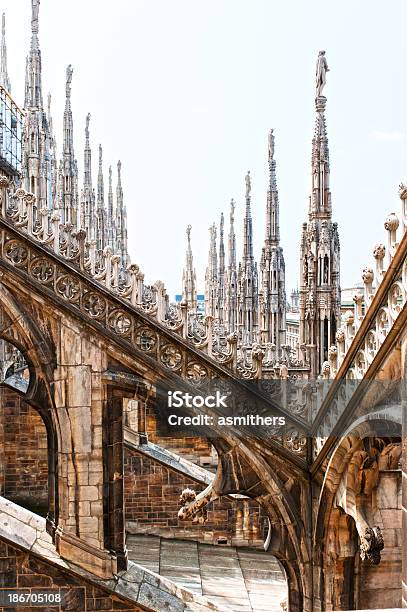 Duomo Di Milano - Fotografie stock e altre immagini di Ambientazione esterna - Ambientazione esterna, Antico - Condizione, Architettura