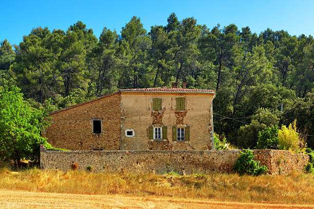 istock Farm building in Provence 186707188