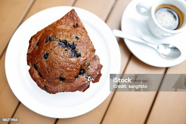 Blueberry Muffin Mit Espressogetränk Auf Tisch Mit Aussicht Stockfoto und mehr Bilder von Amerikanische Heidelbeere