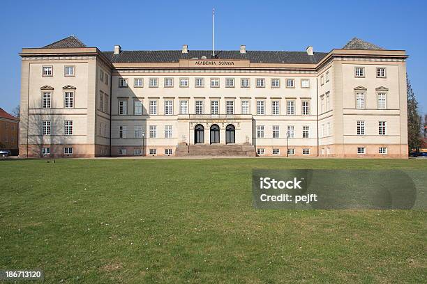 Los Círculos Académicos Soranasorø Akademi Foto de stock y más banco de imágenes de Aire libre - Aire libre, Dinamarca, Edificio de enseñanza