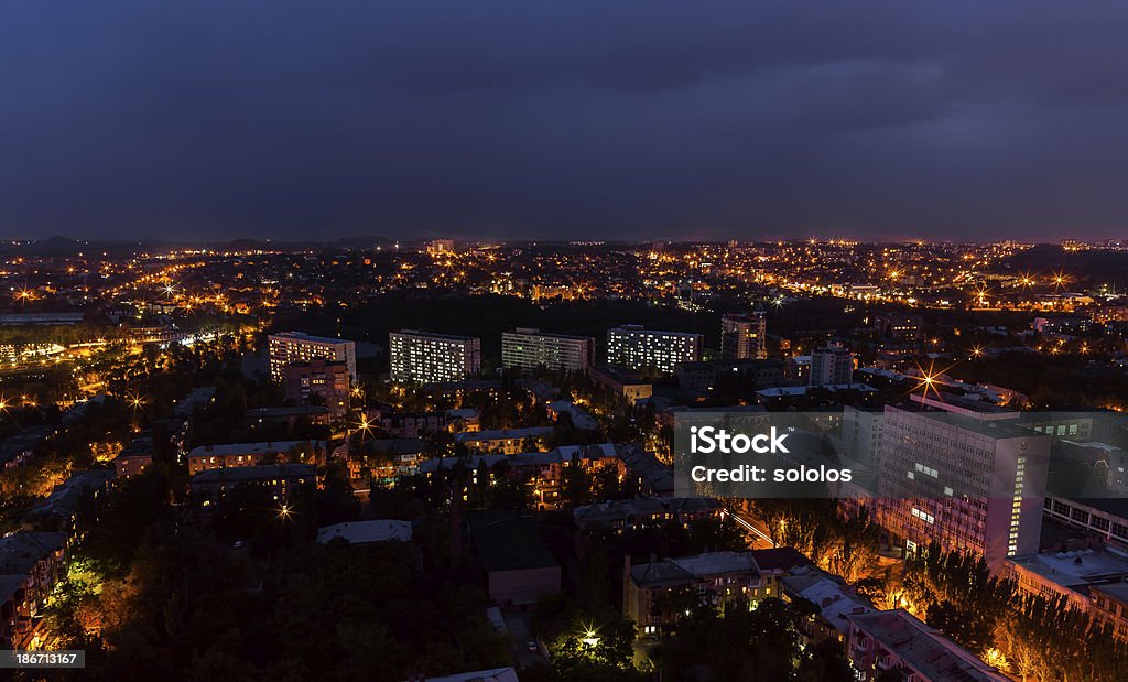 Uccelli occhio nightview della città - Foto stock royalty-free di Affari
