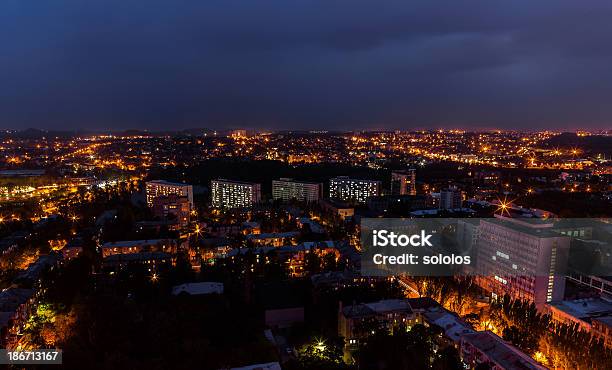 Uccelli Occhio Nightview Della Città - Fotografie stock e altre immagini di Affari - Affari, Ambientazione esterna, Architettura