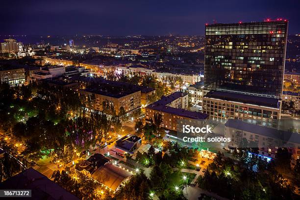 Uccelli Occhio Nightview Della Città - Fotografie stock e altre immagini di Affari - Affari, Ambientazione esterna, Architettura