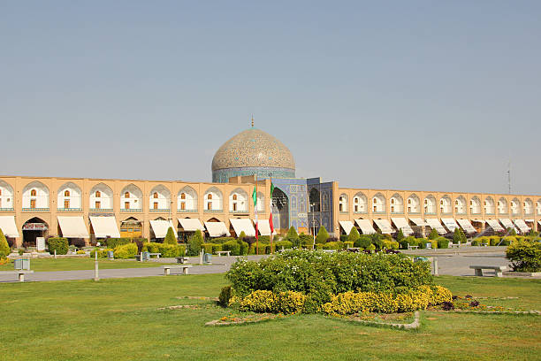 istock Sheikh Lotfollah Mosque, Isfahan, Iran 186713631