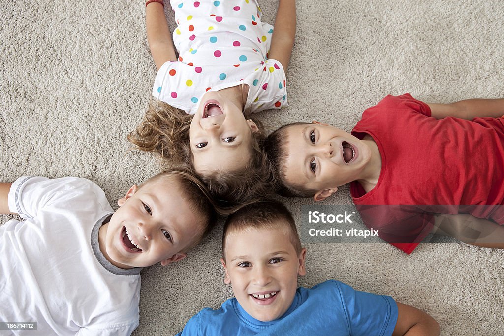 Quatro crianças felizes - Royalty-free Adulto Foto de stock