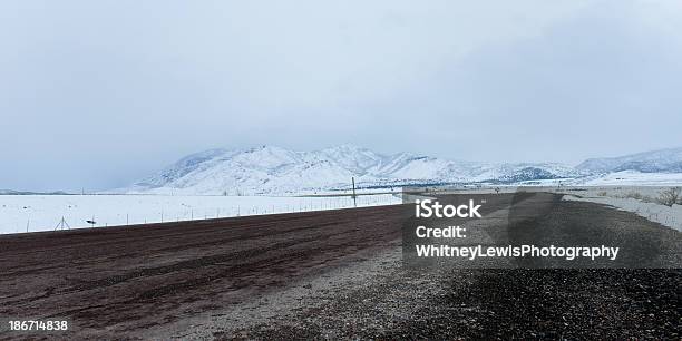Verschneite Straße Horizontal Stockfoto und mehr Bilder von Abgeschiedenheit - Abgeschiedenheit, Asphalt, Berg