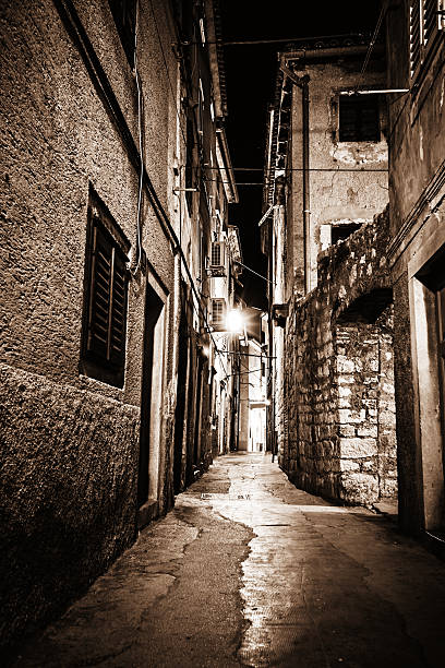 istock Lonely dark alley 186714863