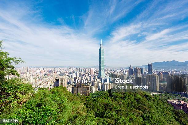 Photo libre de droit de Panorama De Taipei banque d'images et plus d'images libres de droit de Bâtiment vu de l'extérieur - Bâtiment vu de l'extérieur, Couleur verte, Horizontal