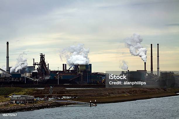 Foto de Heavy Industry e mais fotos de stock de Chaminé - Chaminé, Chaminé, Cidade