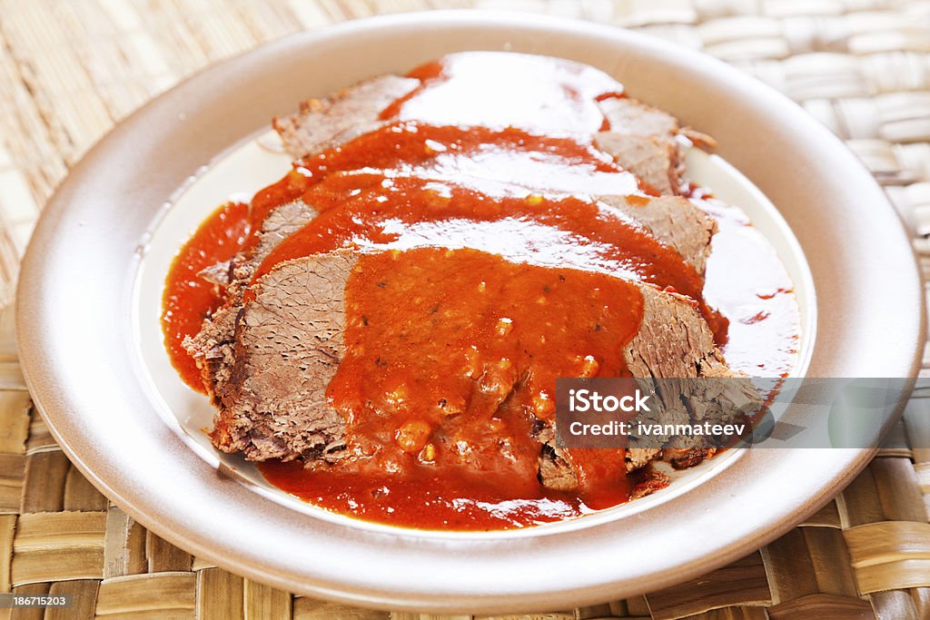 Kalbfleisch mit Tomaten-sauce - Lizenzfrei Einzelner Gegenstand Stock-Foto