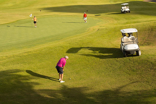 istock Man Playing Golf With Friends 186715495