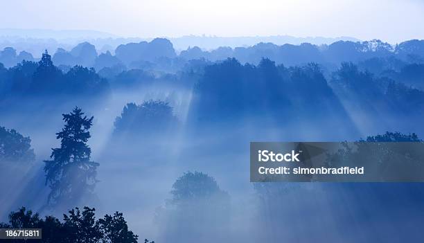 Azul Do Amanhecer - Fotografias de stock e mais imagens de Amanhecer - Amanhecer, Ao Ar Livre, Beleza natural