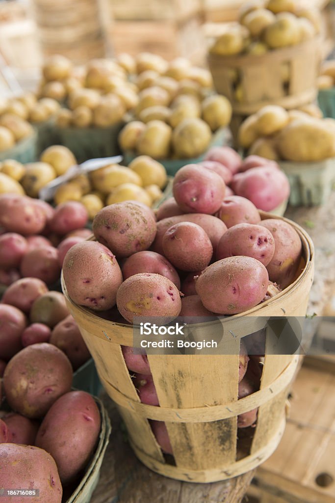 Pommes de terre à la vente - Photo de Affaires libre de droits