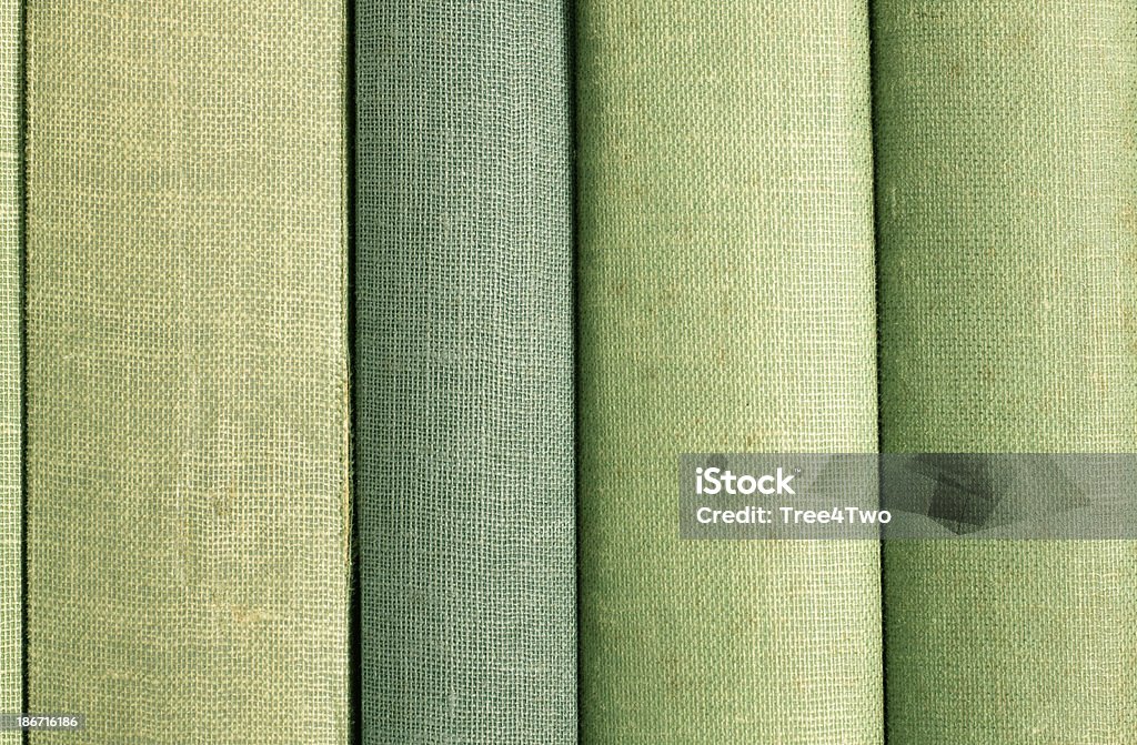 Fundo verde: Antigo manchado livros - Royalty-free Antigo Foto de stock