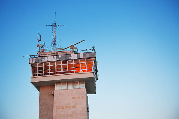 旧 control タワー - control harbor airport tower ストックフォトと画像