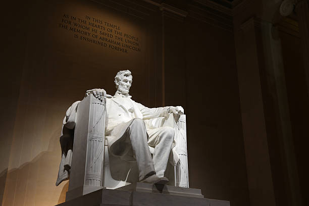 istock Lincoln Memorial at Night 186718980