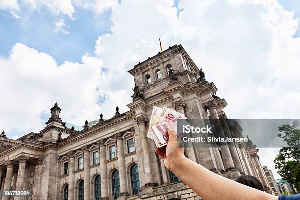 Foto de Notas De Euro O Reichstag Alemanha e mais fotos de stock de Alemanha - Alemanha, Arquitetura, Berlim