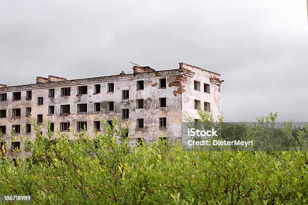 Abandonado Edificio En Ghost Town Foto de stock y más banco de imágenes de Alemania del Este - Alemania del Este, Anochecer, Antihigiénico