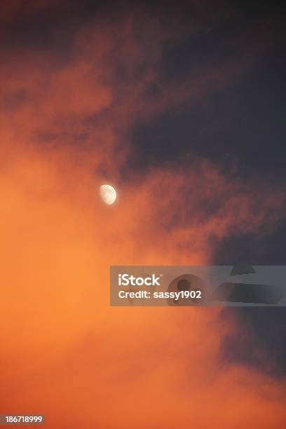 Puesta De Luna Cielo Dramático Nube Foto de stock y más banco de imágenes de Arizona - Arizona, Niebla, Actividades recreativas