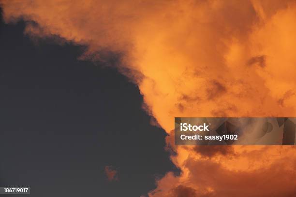 Dramatischer Himmel Sonnenuntergang Wolke Stockfoto und mehr Bilder von Abenddämmerung - Abenddämmerung, Alles hinter sich lassen, Alpenglühen