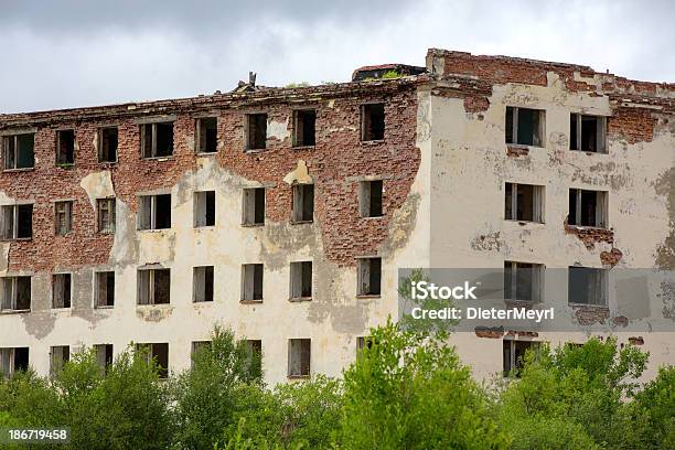 Foto de Abandonado Edifício Na Cidadefantasma e mais fotos de stock de Acabado - Acabado, Alemanha Oriental, Anti-higiênico