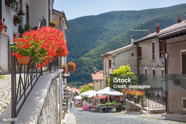 Italian País De Abruzzo Foto de stock y más banco de imágenes de Abruzzi - Abruzzi, Aire libre, Aldea