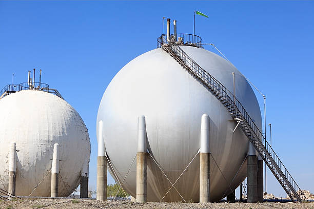 istock Large Fuel Storage Tanks At Gas Plant 186719811