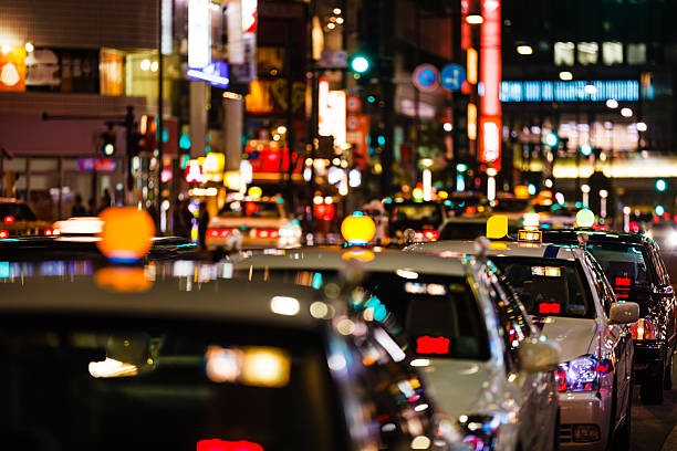taxi por la noche en la ciudad de tokyo - hamamatsucho fotografías e imágenes de stock