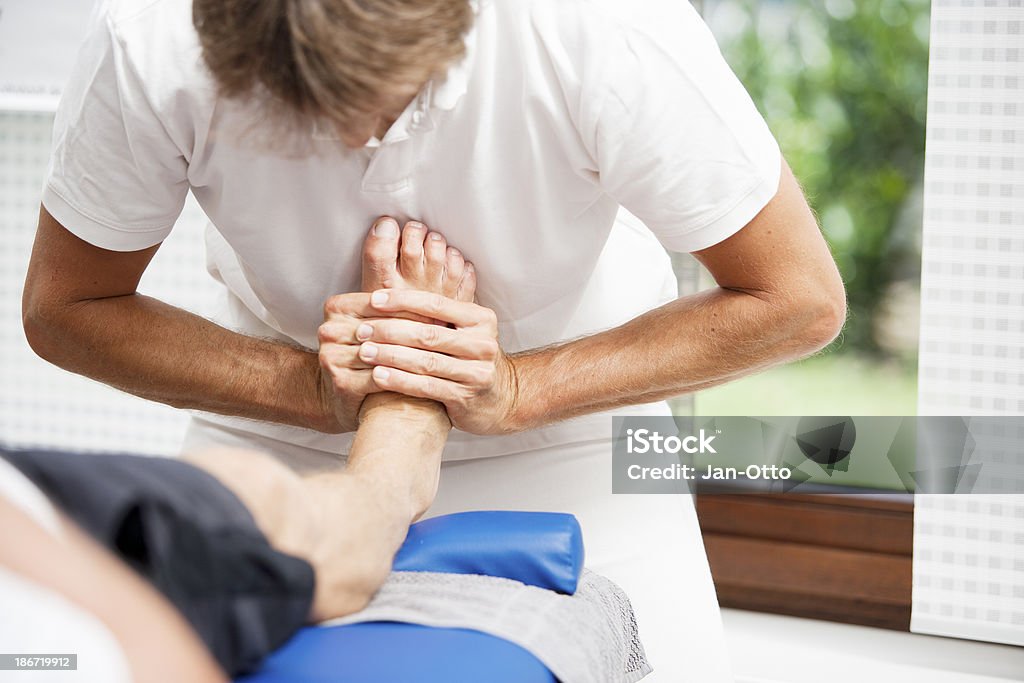 Testing Bewegungsfreiheit des Fußes. - Lizenzfrei Alternative Behandlungsmethode Stock-Foto