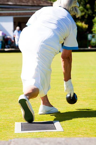 istock Senior lady grass bowling on this sunny day 186720172