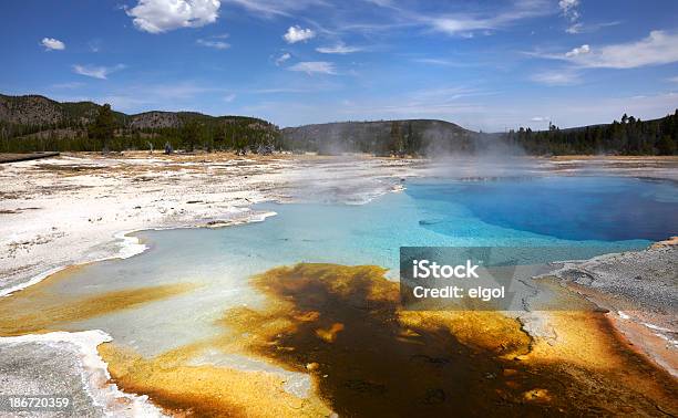 Yellowstone Sapphire Pool Biscuit Basin Stockfoto und mehr Bilder von Amerikanische Kontinente und Regionen - Amerikanische Kontinente und Regionen, Biscuit Basin, Blau
