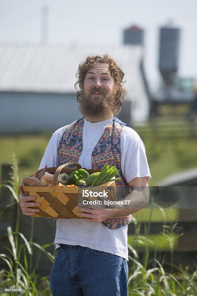 Agriculteur avec Panier de légumes - Photo de Stéthoscope libre de droits